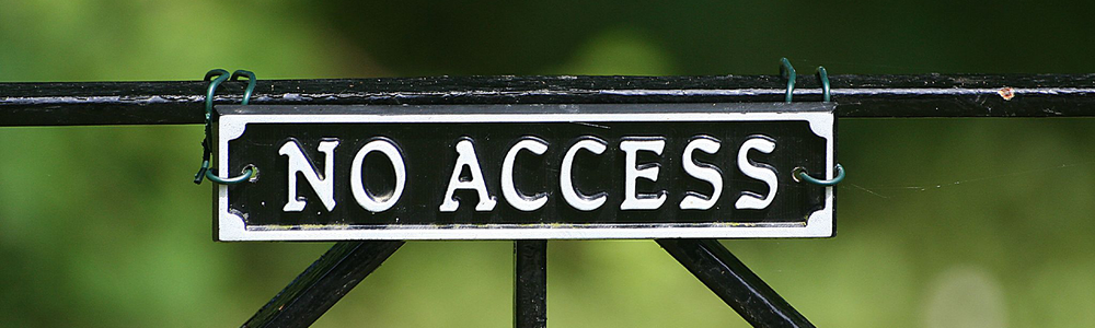 Panneau d'interdiction d'accès sur le portail||||