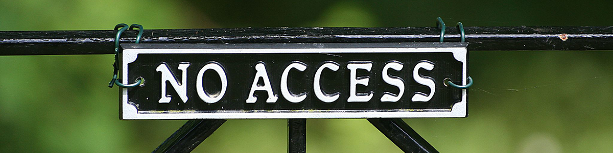 Panneau d'interdiction d'accès sur le portail||||