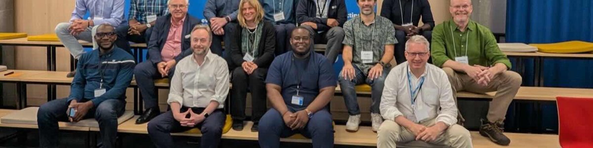 Photo de groupe des participants à l'atelier|