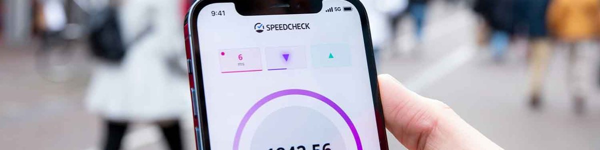 Photo of a smartphone screen showing the results of a local mobile broadband speedtest.||
