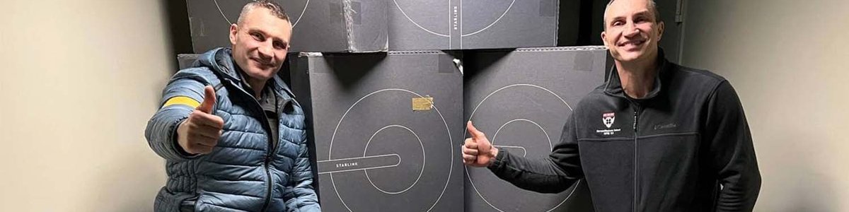 Photo of Kyiv mayor, Vitali Klitschko, and his brother Wladimir Klitschko in front of boxes of Starlink terminals.|||||