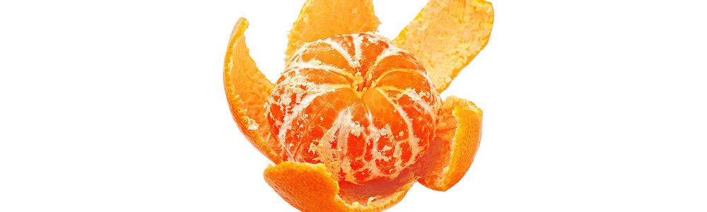 Photo of a peeled tangerine showing the different segments|