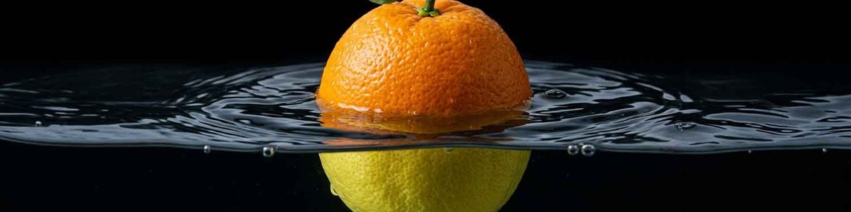 Ai generated image of a lemon floating in water but its bottom half is a lemon